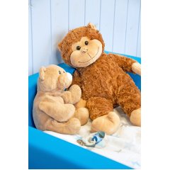 zwei Kuscheltiere sitzen in einem Bett des Ruheraumes