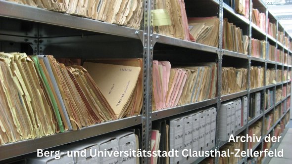 Archiv der Berg- und Universitätsstadt Causthal-Zellerfeld Bücherregal